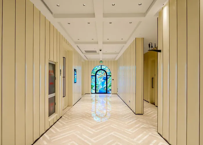 Donghu Collection Hotel