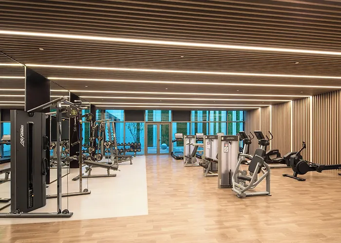 Hualuxe Shanghai Changfeng Park By Ihg